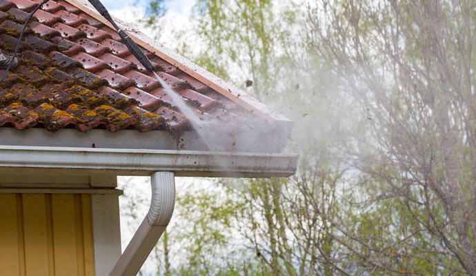 roof washing with pressure washer