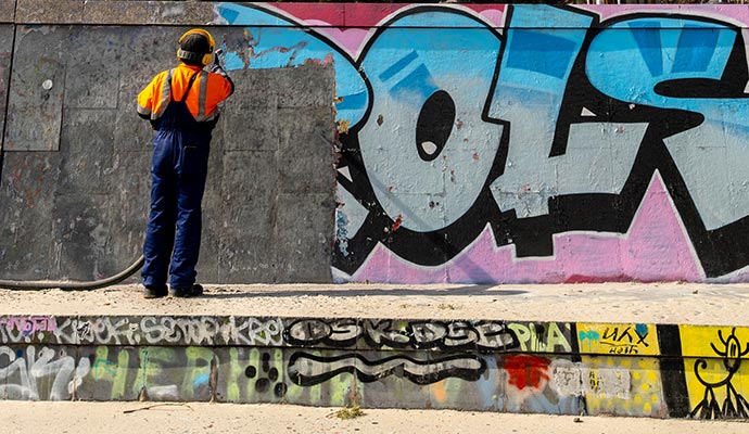 Graffiti removing