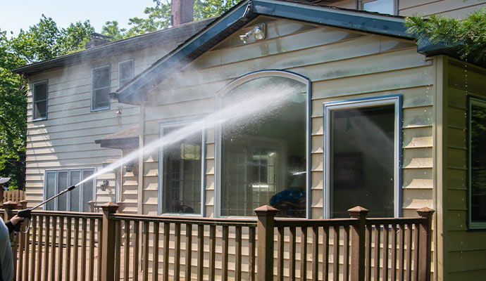Residential home space soft washing