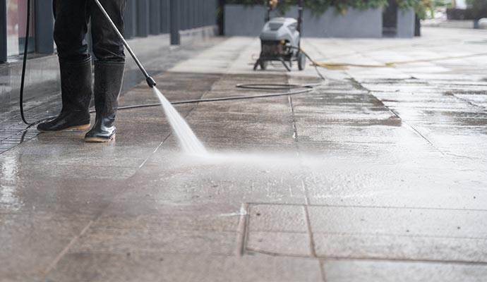 washing the concrete floor with high pressure 